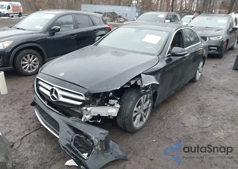 2018 Mercedes-Benz E 300 4Matic z USA, uszkodzony, nr VIN WDDZF4KB9JA354483